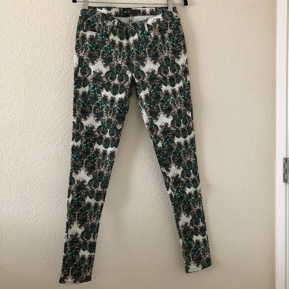 - Levi’s white with green and gray floral jewel print mid rise skinny jean…